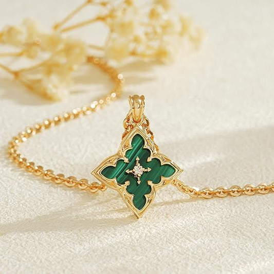 Ketting met klaverhanger en smaragd | Goud