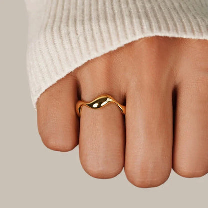 Elyra ring met vloeiende lijnen | Goud