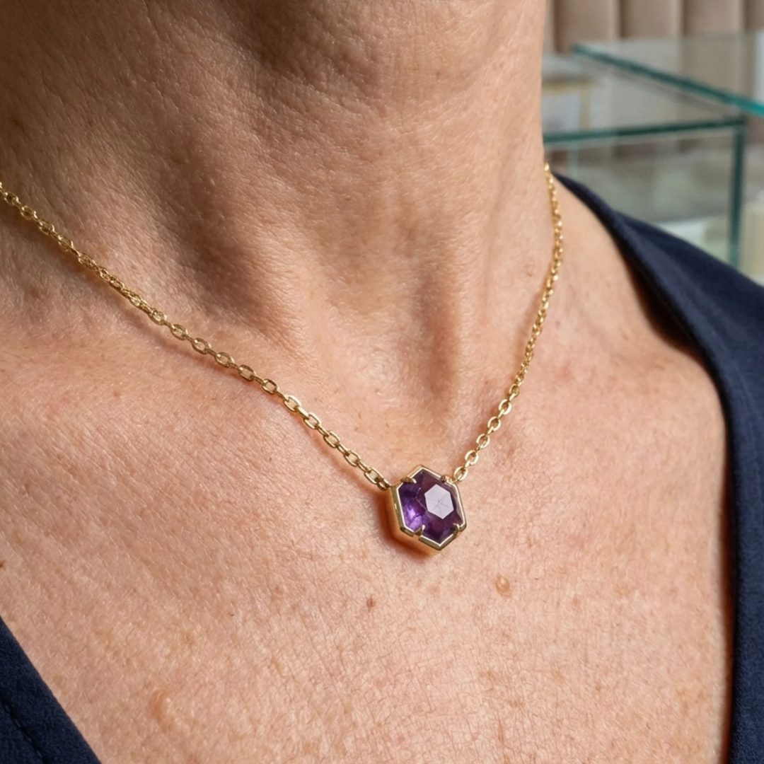Ketting met amethisthanger in kastzetting | Roségoud
