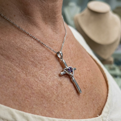 Kruisketting met amethist in het midden | Witgoud
