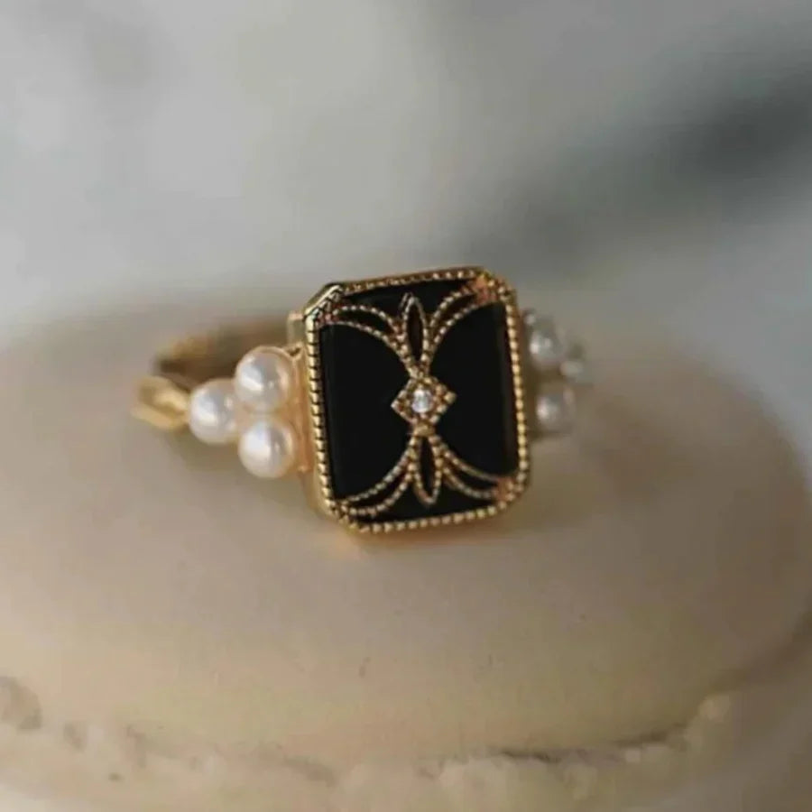 Gouden ring met zwarte parel in antieke stijl | Goud