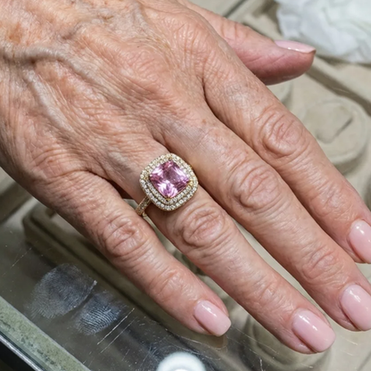 Ring met kussengeslepen roze saffier | Witgoud