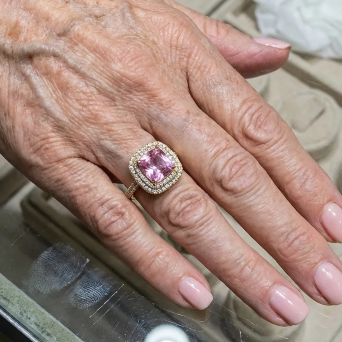 Ring met kussengeslepen roze saffier | Roségoud