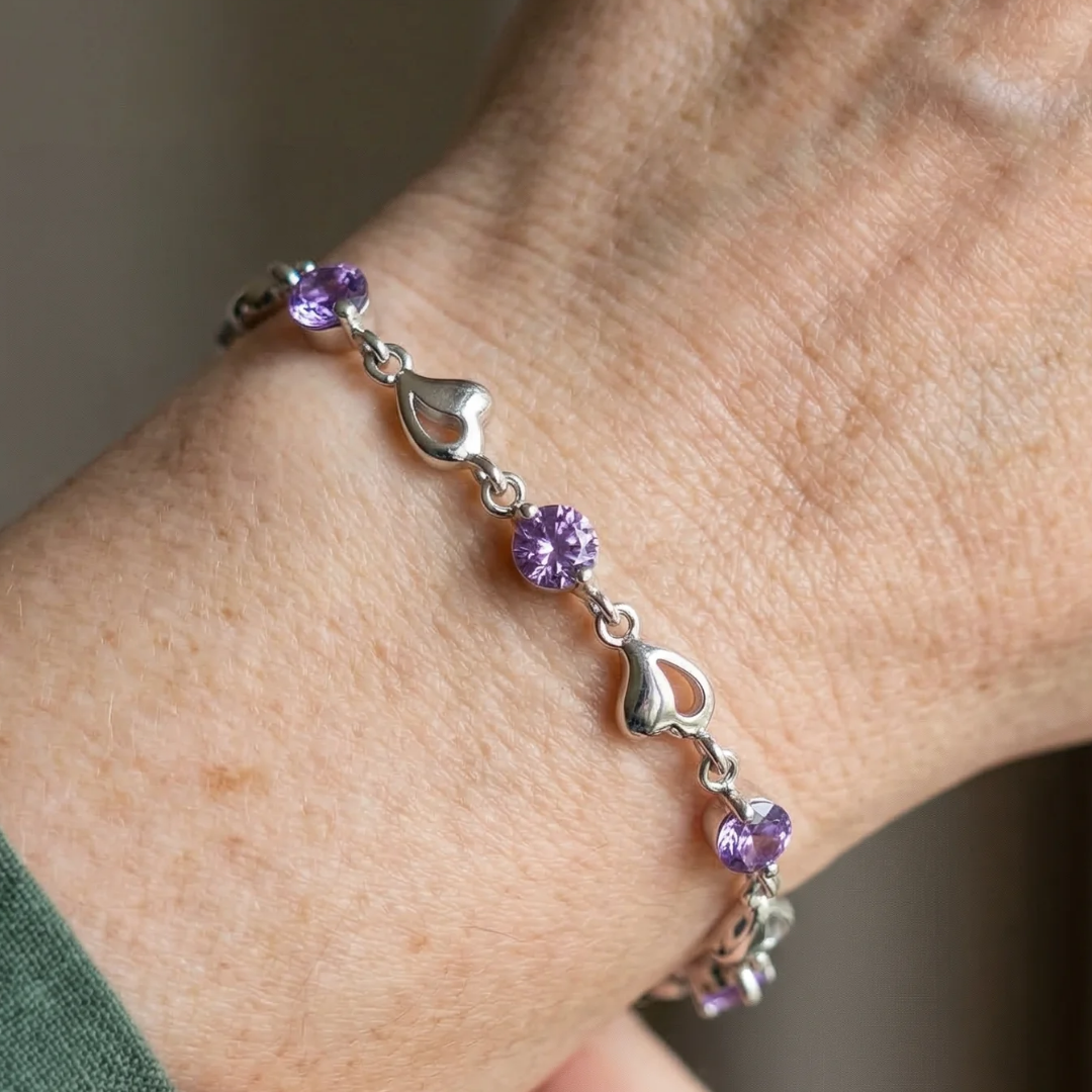 Armband met hartjesbedel en amethist | Witgoud