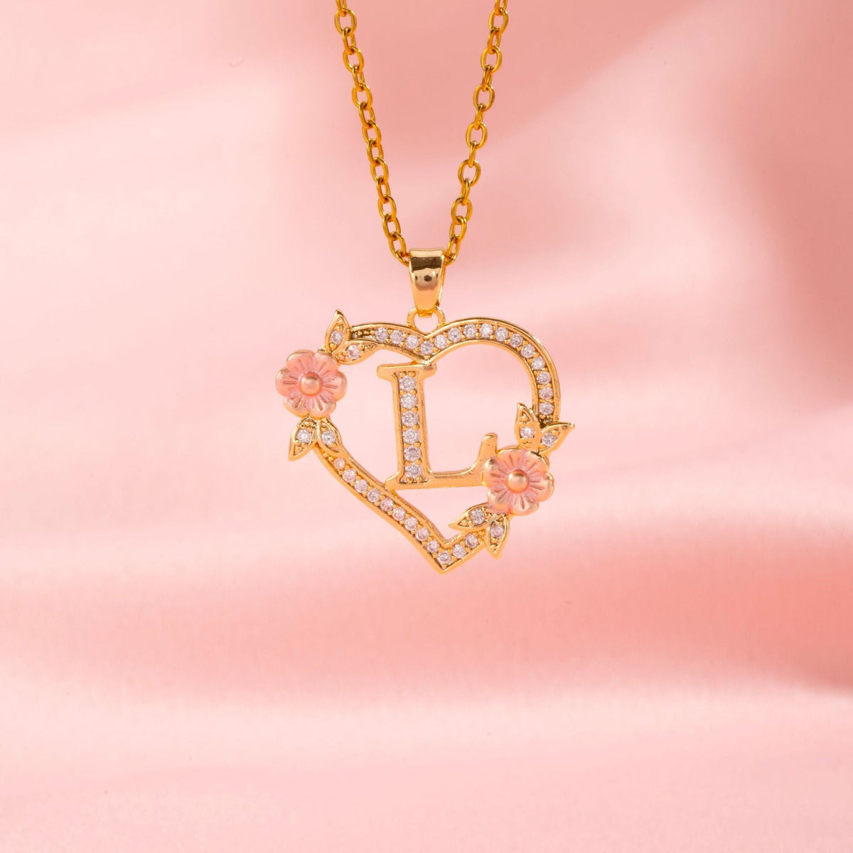 Ketting met initiaal en bloemenbedel | Goud