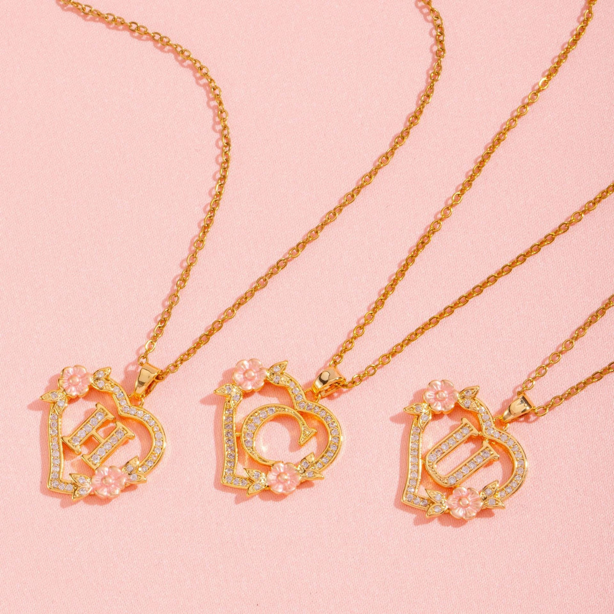 Ketting met initiaal en bloemenbedel | Goud