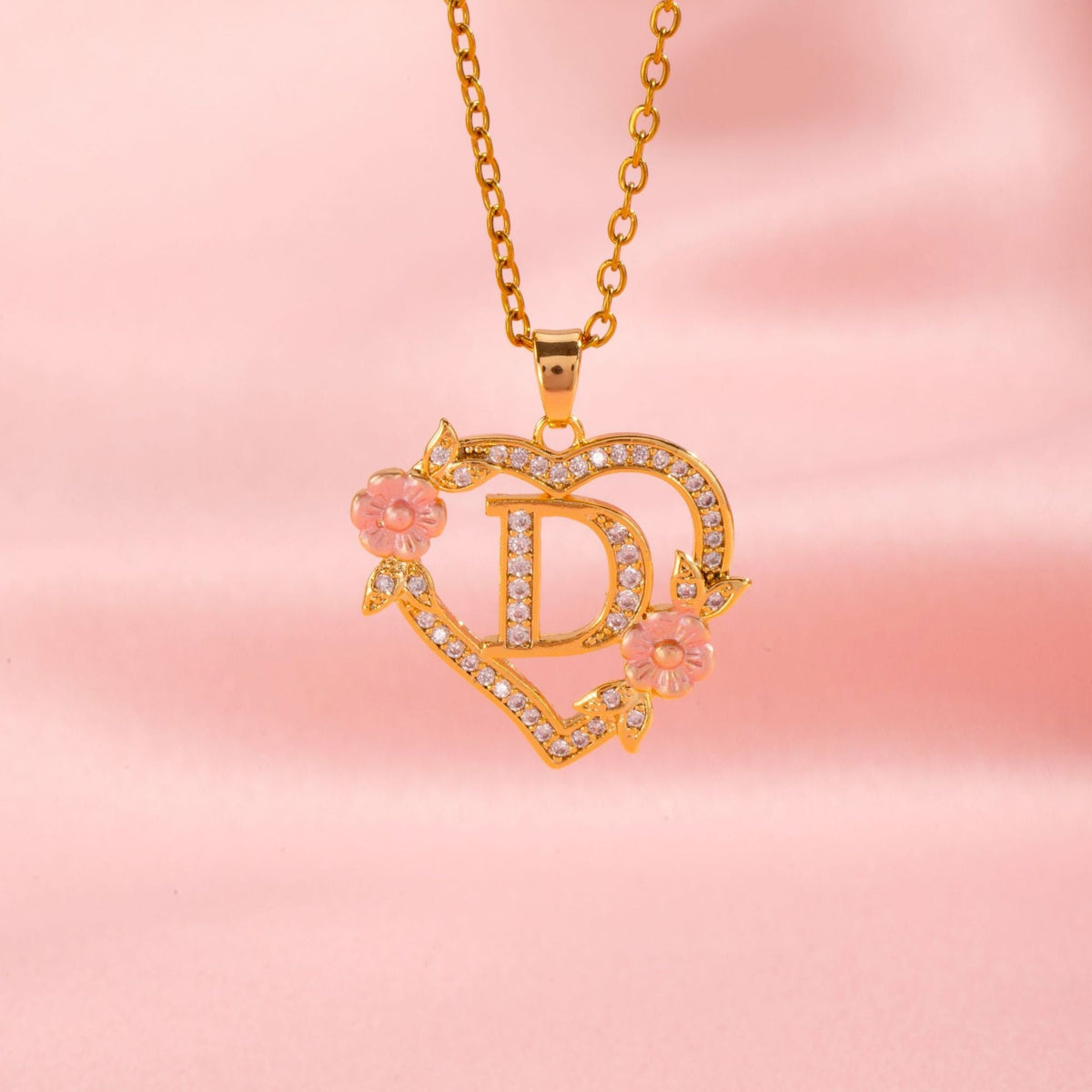 Ketting met initiaal en bloemenbedel | Goud