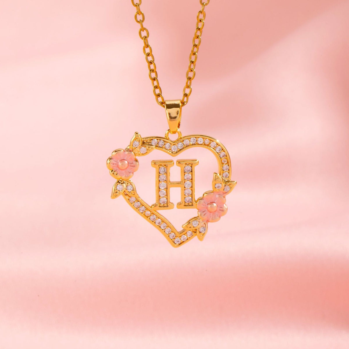 Ketting met initiaal en bloemenbedel | Goud