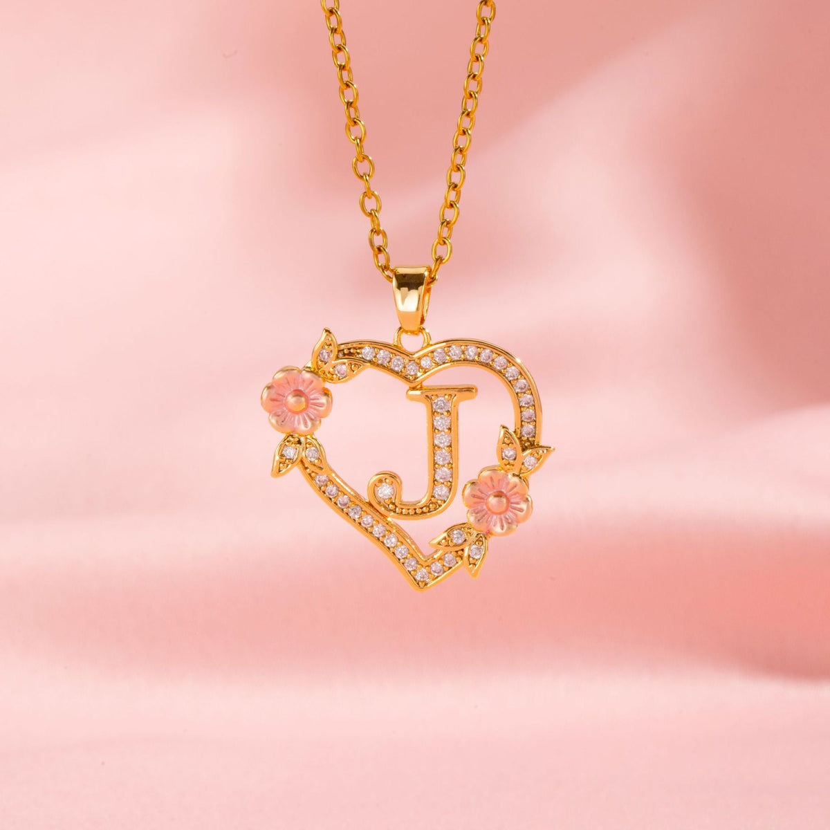 Ketting met initiaal en bloemenbedel | Goud