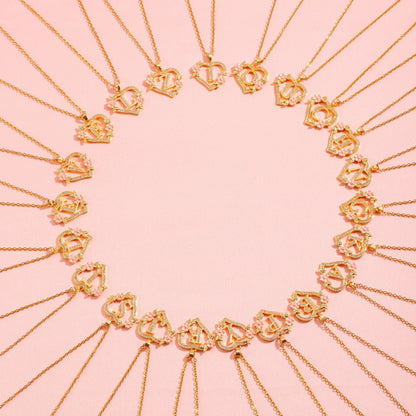 Ketting met initiaal en bloemenbedel | Goud