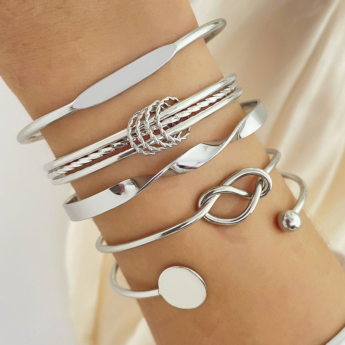 Elegante armbandenset met knoopmotief | Witgoud