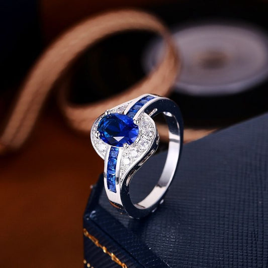 Ring met saffier en vloeiende lijnen | Witgoud