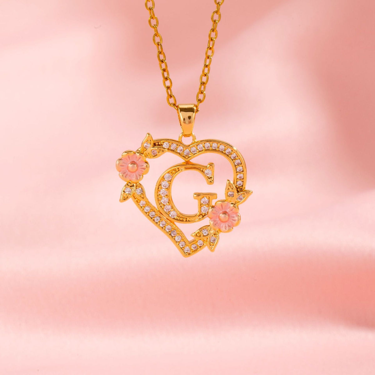 Ketting met initiaal en bloemenbedel | Goud