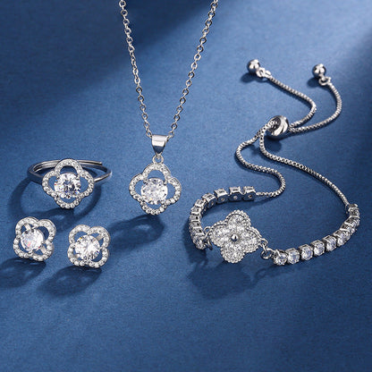 Aria set met klaverbedel | Witgoud
