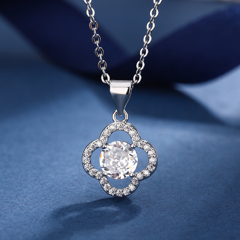 Aria set met klaverbedel | Witgoud