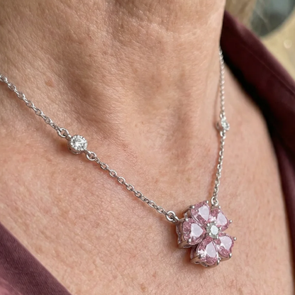 Petalglow ketting met bloemenhanger | Witgoud