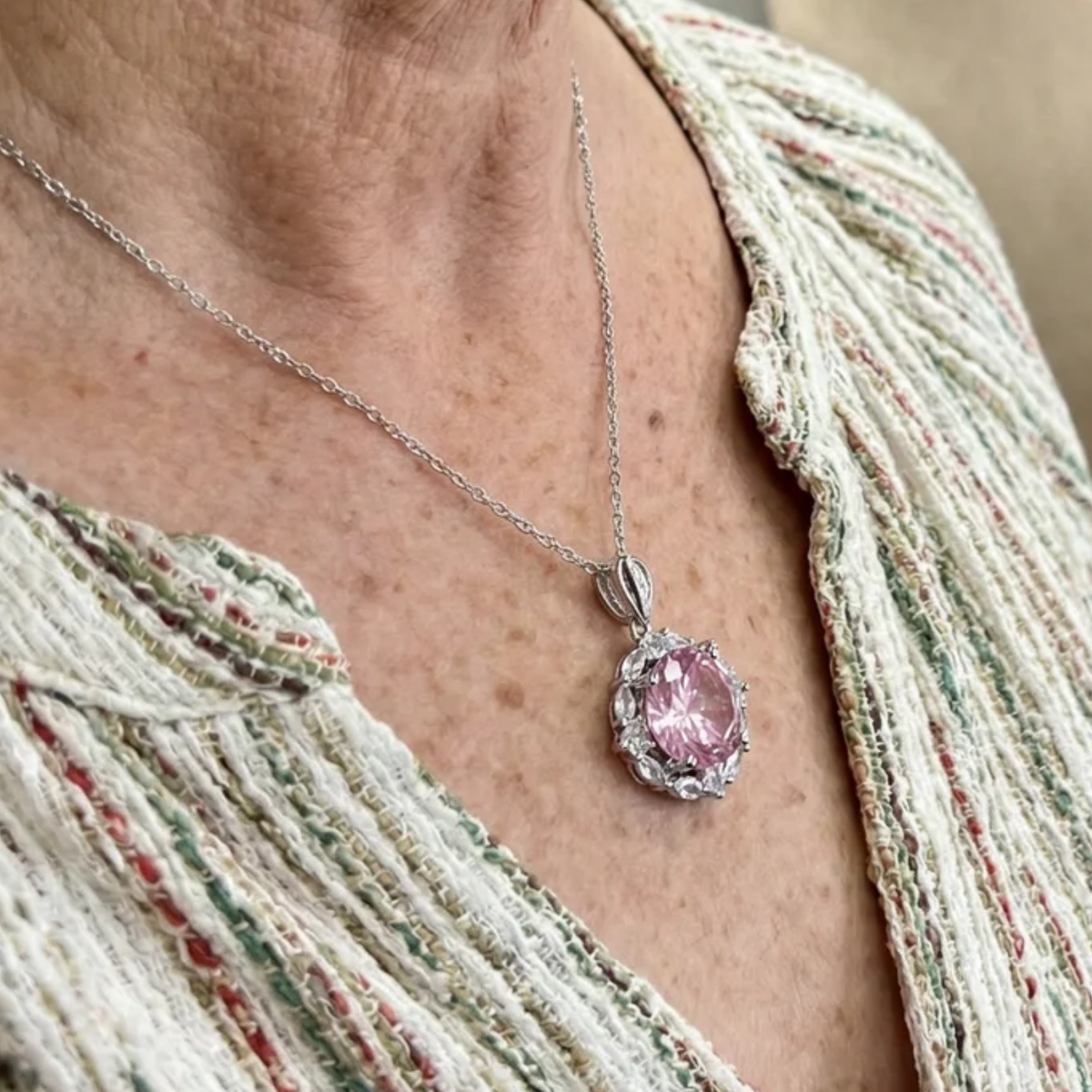 Roze lotusketting met halo | Witgoud