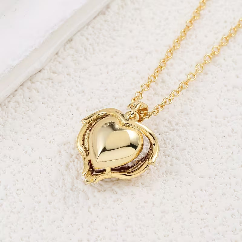Engelenomhelzing-ketting met robijnen hart | Goud