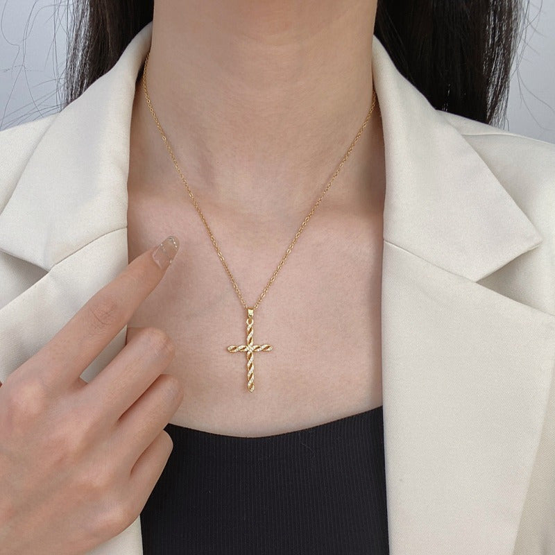 Gedraaide kruisketting met kristallen | Goud