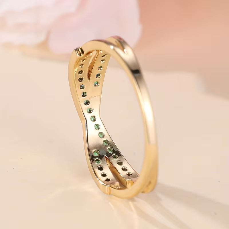 Ring met smaragd en vloeiende lijnen | Goud