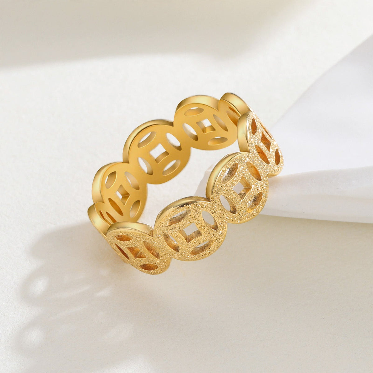 Ella ring met klassiek patroon | Goud
