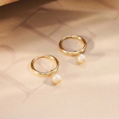 Delia oorbellen met embleem | Goud