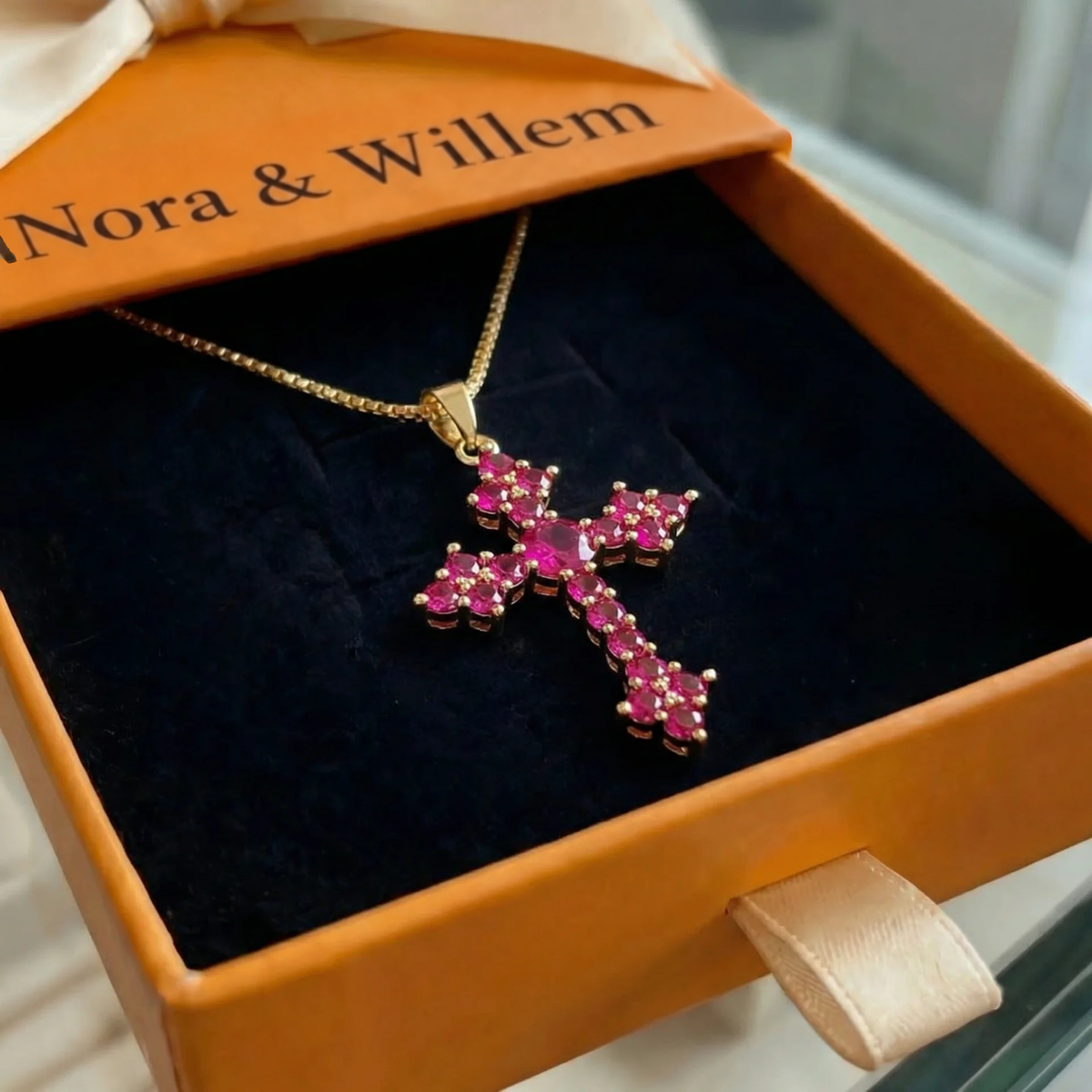 Roze clusterkruisketting | Goud