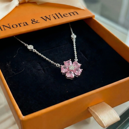 Petalglow ketting met bloemenhanger | Witgoud