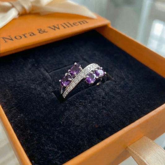 Lavendelkleurige ring met vloeiende lijnen | Witgoud